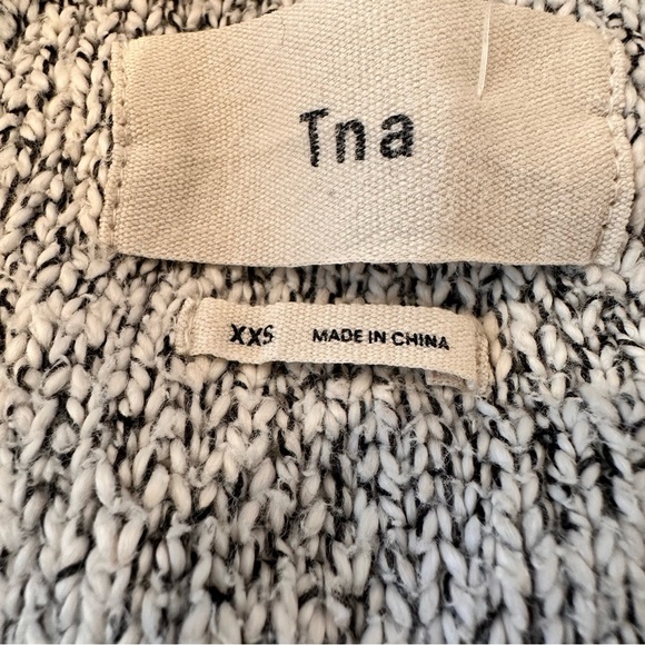 Aritzia TNA Clarion Textured Heathered White and Grey Hoodie - Picture 11 of 14